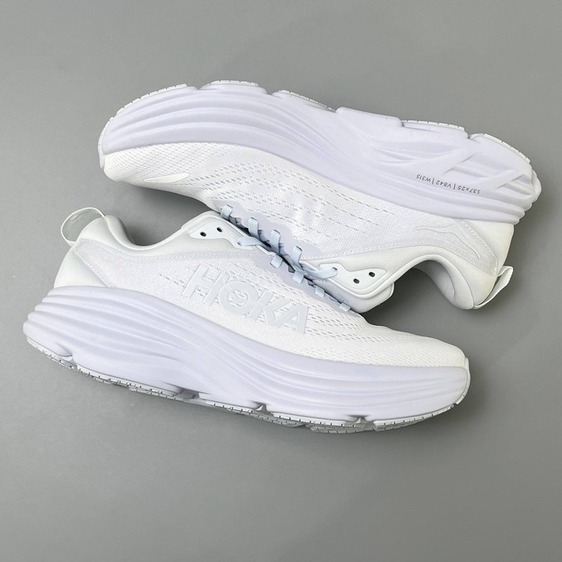 HOKA 본디 8 와이드 쿠션 러닝화 001-260413