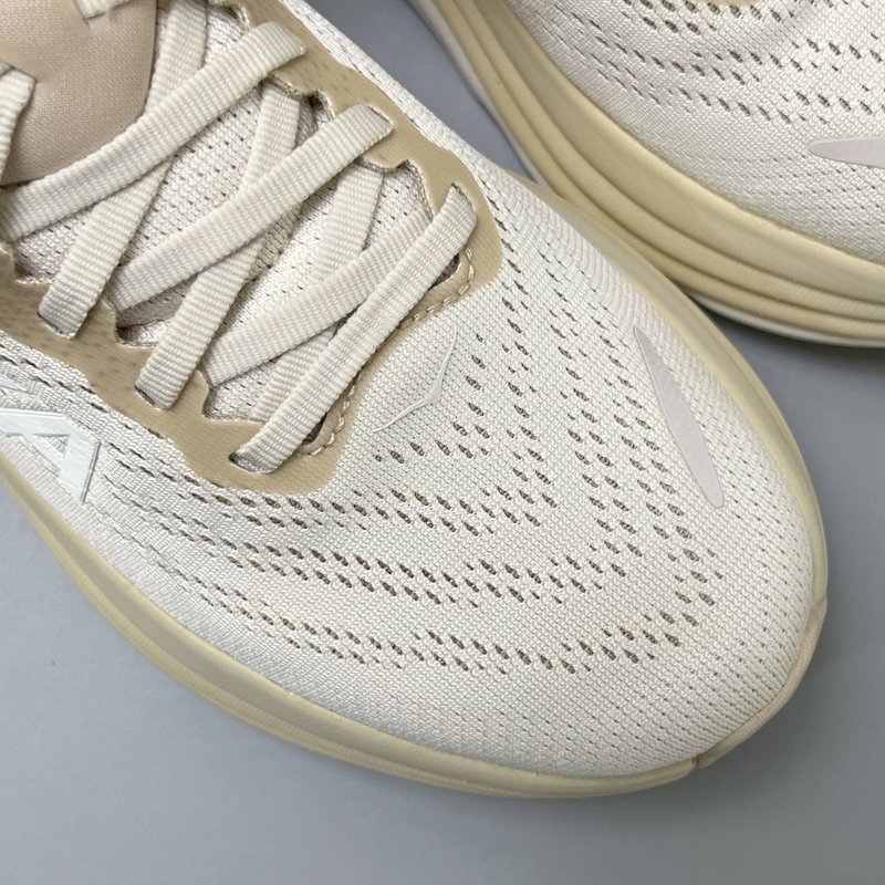 HOKA 본디 8 와이드 쿠션 런닝화 001-260417