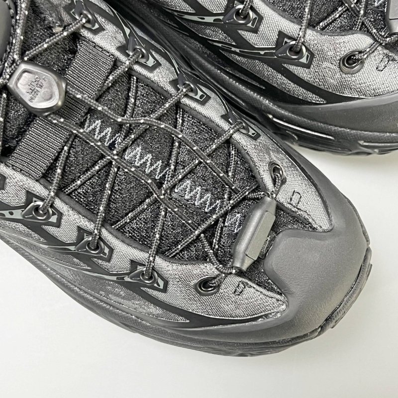 HOKA 본디 8 와이드 로우탑 러닝화 001-260471