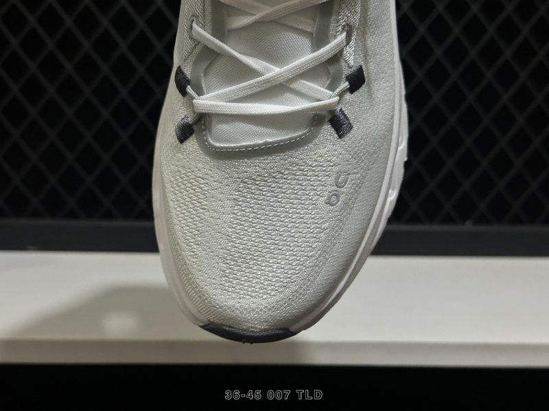 온 클라우드틸트 운동화 001-260537