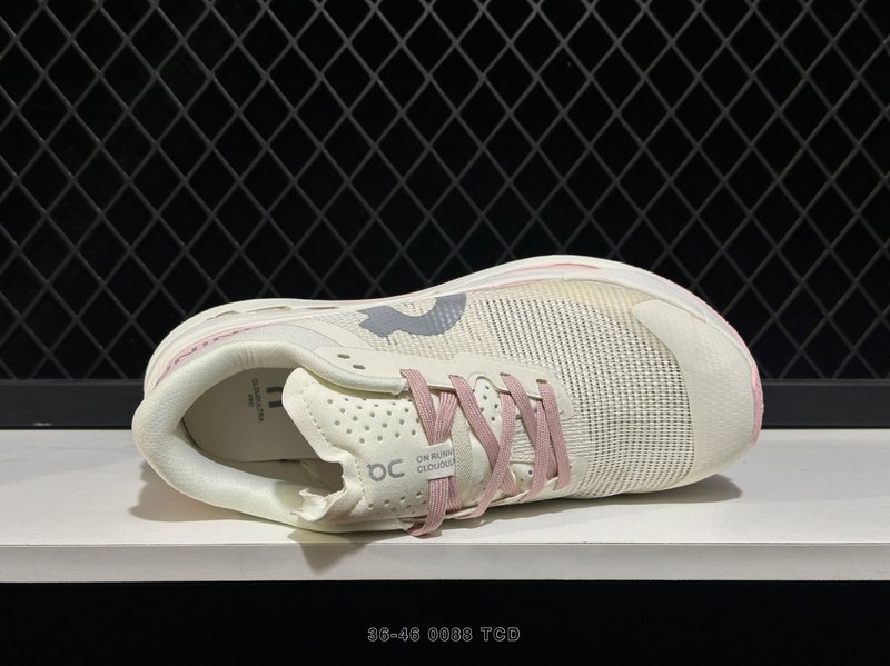 온 클라우드 울트라 3 가벼운 트레일 러닝화 001-260967