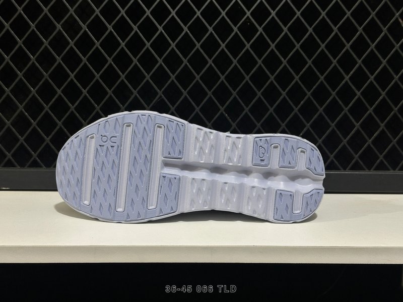 온 클라우드틸트 운동화 001-260999