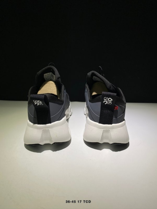온 로에베 클라우드틸트 러닝화 001-261030