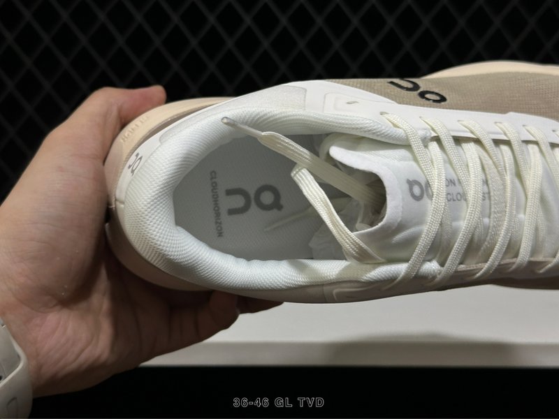 온 클라우드펄스 경량 스포츠 캐주얼화 001-261055