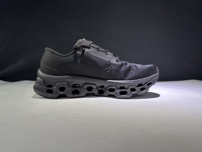 온 클라우드몬스터 3 러닝화 001-261082