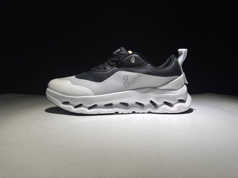 로에베 x 온 런닝화 001-261125