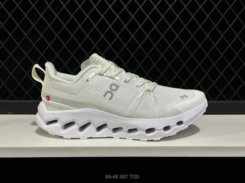 온 클라우드서퍼 트레일 로우탑 러닝화 001-261136