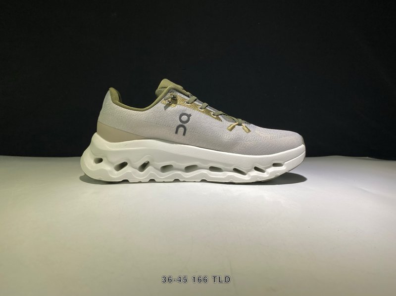 온 클라우드틸트 로우탑 러닝화 001-261167