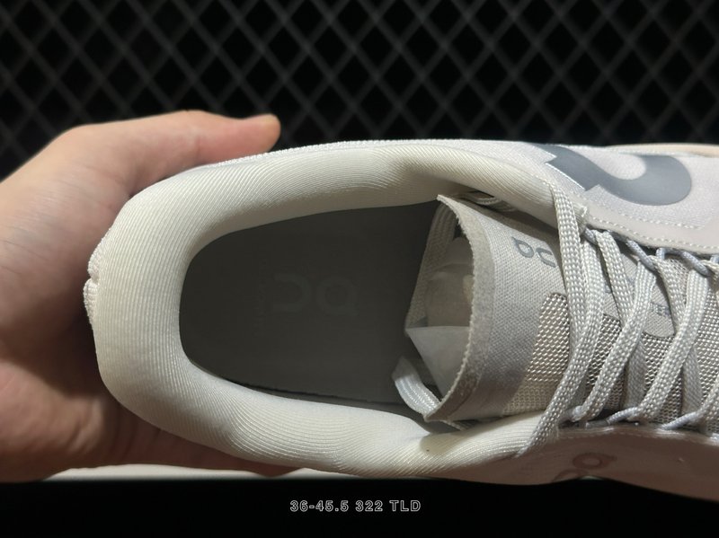 온 클라우드몬스터 2 경량 로우탑 러닝화 001-261187