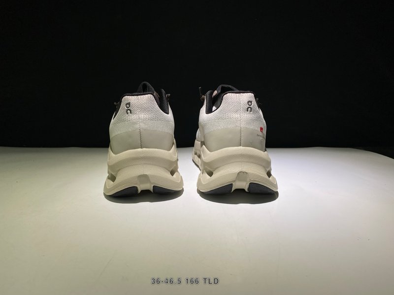 온 클라우드틸트 경량 스포츠 캐주얼화 001-261281