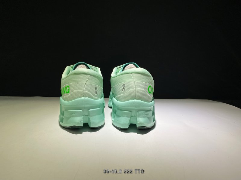 온 클라우드몬스터 3 레트로 기능성 로우탑 러닝화 001-261282