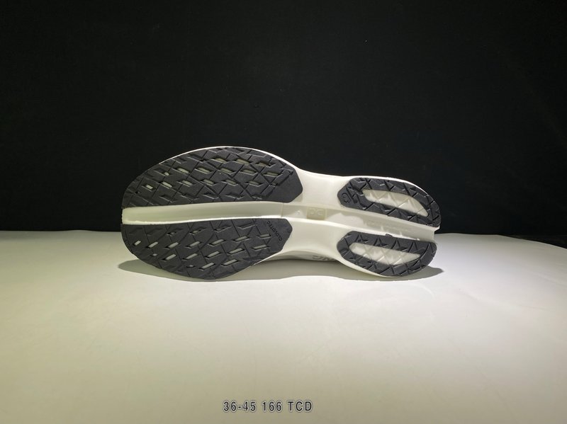 온 클라우드몬스터 3 경량 로우탑 러닝화 001-261294