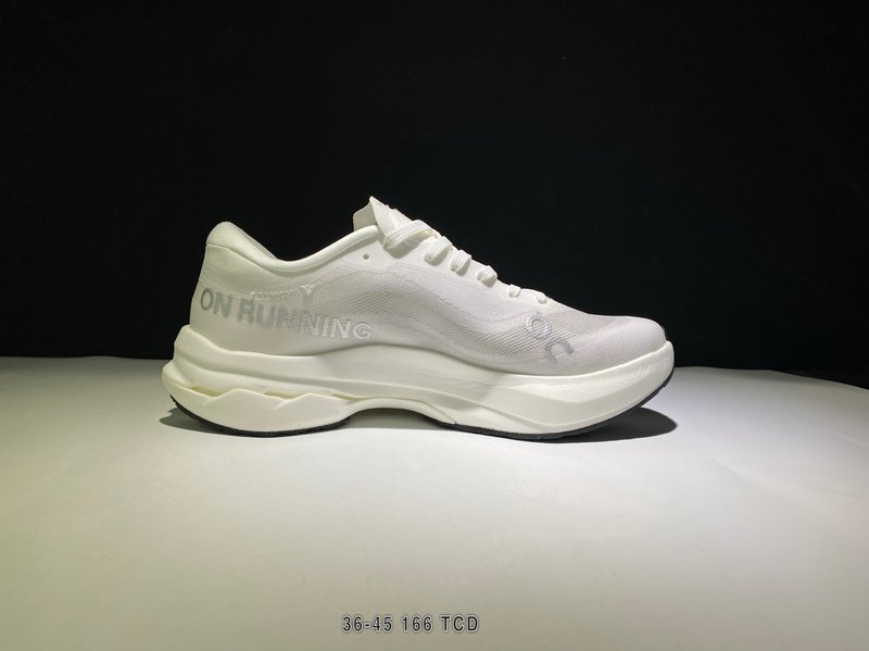 온 클라우드몬스터 3 경량 로우탑 러닝화 001-261294