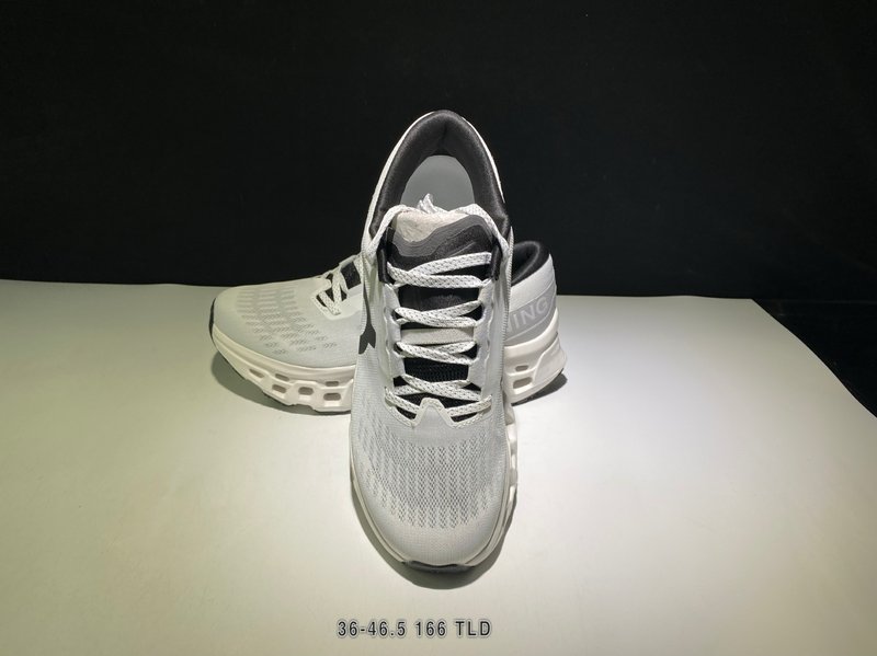 온 클라우드몬스터 3 레트로 러닝화 001-261295