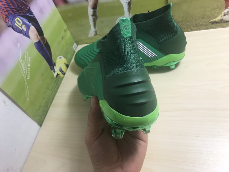 아디다스 프레데터 하이톱 축구화 001-261332