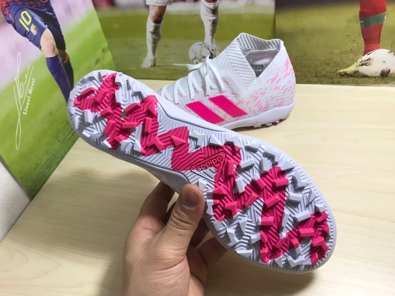 아디다스 메시 전용 스터드 축구화 001-261349