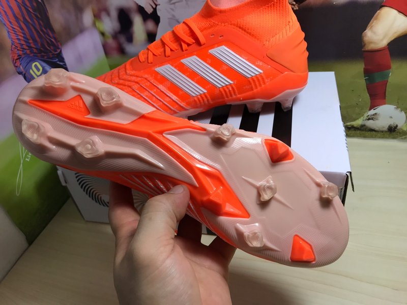 아디다스 프레데터 하이톱 축구화 001-261350