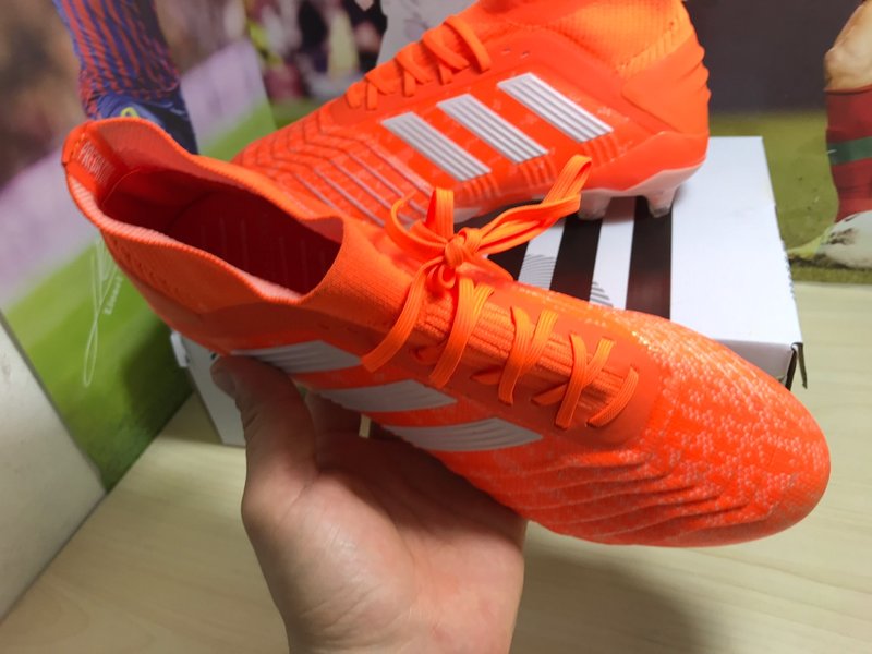 아디다스 프레데터 하이톱 축구화 001-261350
