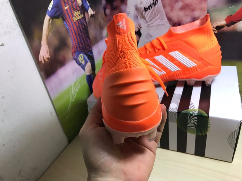 아디다스 프레데터 하이톱 축구화 001-261350