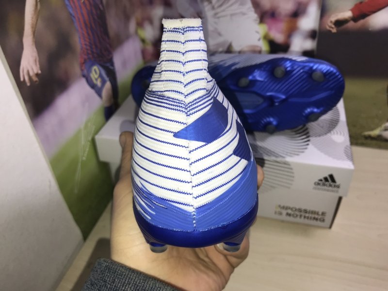 아디다스 블루 화이트 밴디지 무끈 하이탑 축구화 001-261451