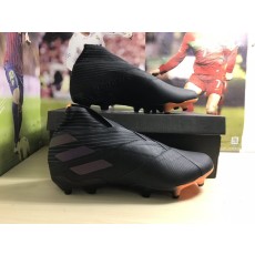 아디다스 블랙 오렌지 끈 없는 하이탑 축구화 001-261555