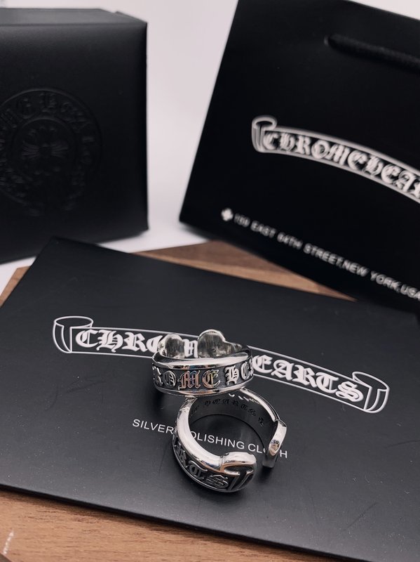 Chrome Hearts 클래식 스크롤 알파벳 반지 001-262361