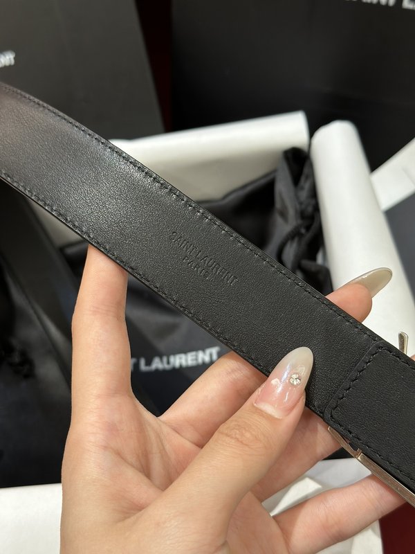 생로랑 YSL 여성용 빈티지 메탈 버클 가죽 벨트 001-262366