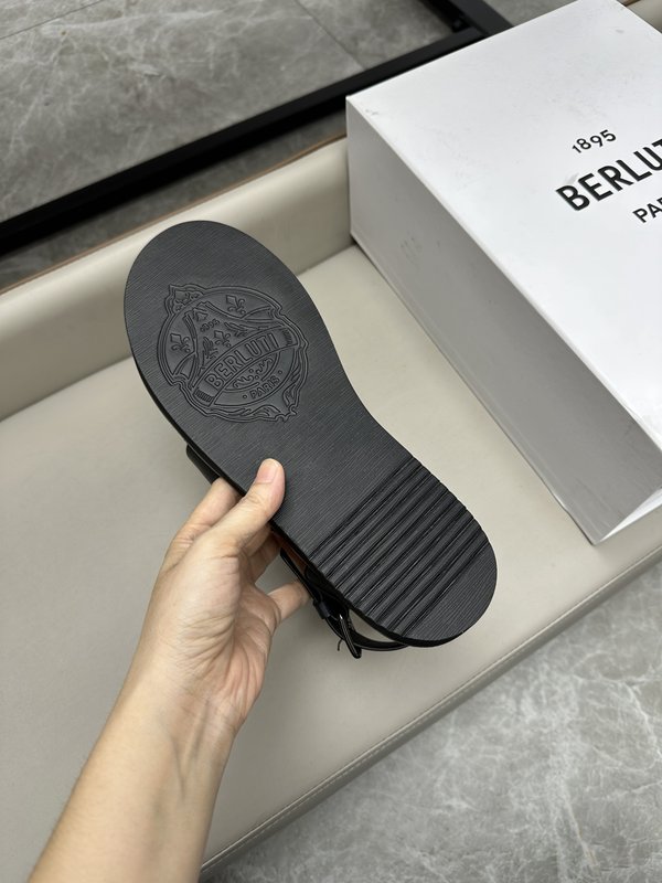 Berluti 벨루티 가죽 여름 남성 슬리퍼 001-262513