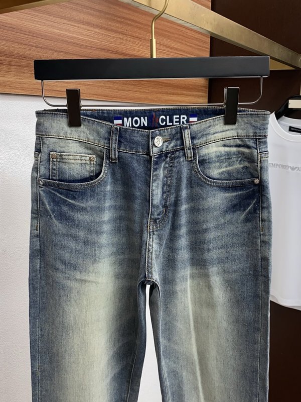 몽클레르 2026 SS 슬림 스트레이트 데님 팬츠 001-262907