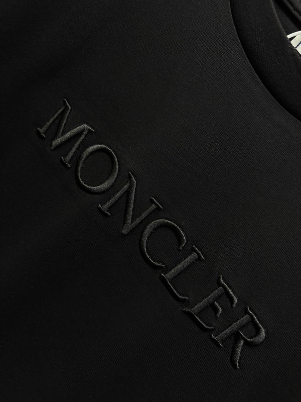 몽클레르 자수 패치 부착 반팔 티셔츠 001-262914