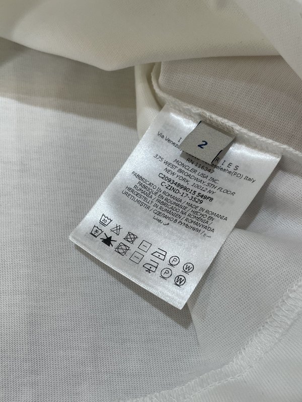 몽클레르 남성용 여름 신상 로고 반팔 티셔츠 001-263011