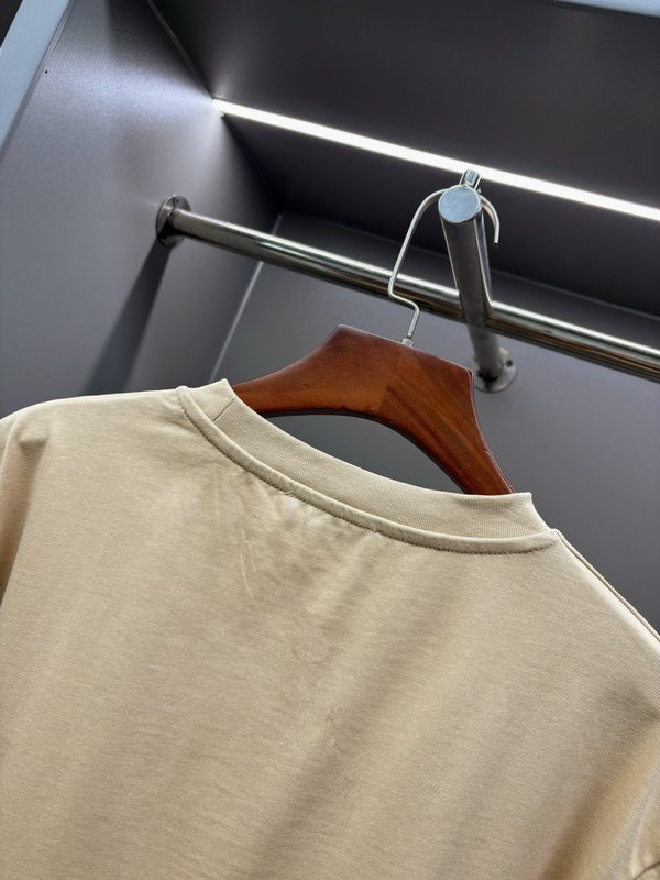 몽클레르 로고 패치 라운드 티셔츠 001-263082