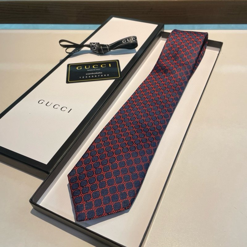 GUCCI 실크 넥타이 (기하학 다이아몬드 패턴) 001-264974