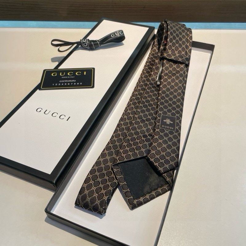 GUCCI 실크 넥타이 (기하학 다이아몬드 패턴) 001-264974