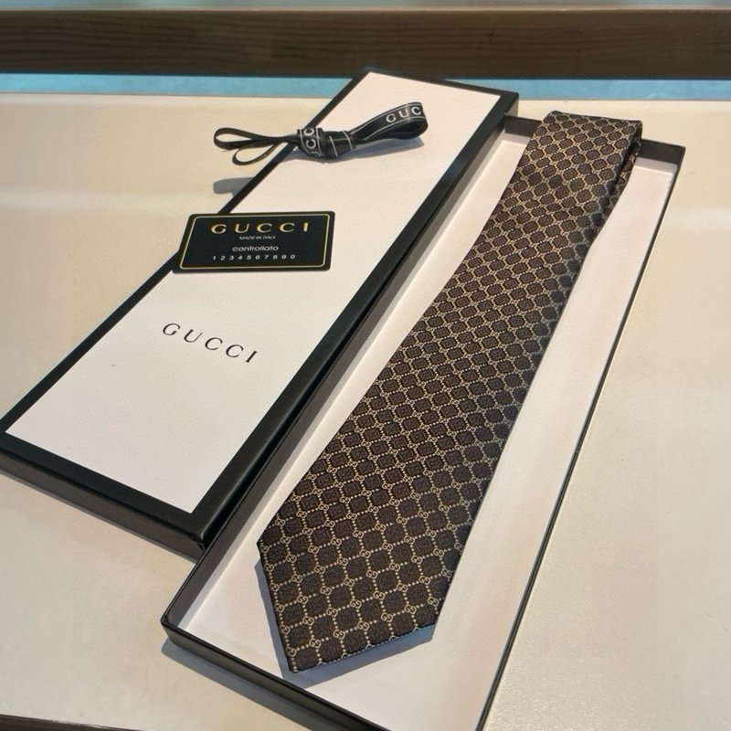 GUCCI 실크 넥타이 (기하학 다이아몬드 패턴) 001-264974
