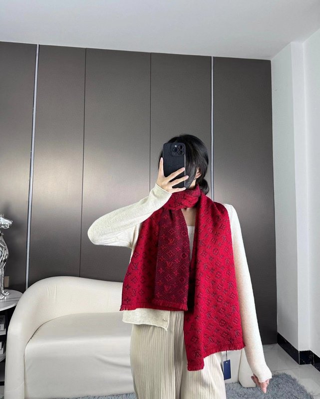 LV 남성 캐시미어 스카프 클래식 모노그램 001-266429