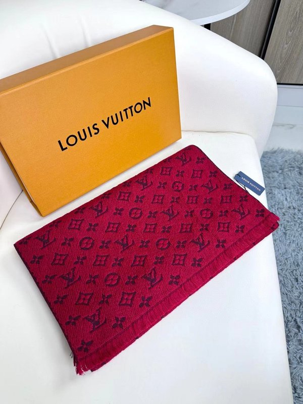 LV 남성 캐시미어 스카프 클래식 모노그램 001-266429