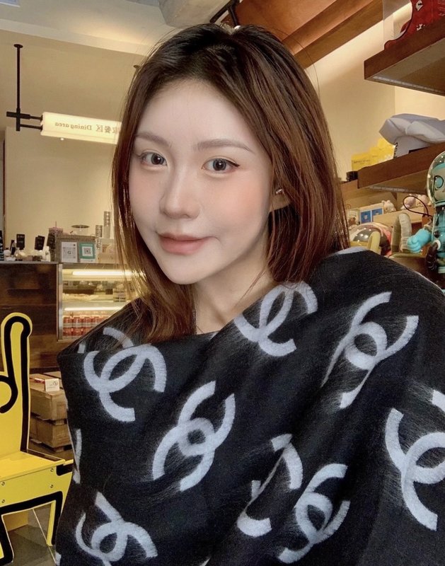 샤넬 로고 패턴 양면 숄 001-266572