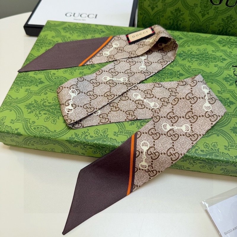 GUCCI 마편 장식 실크 스카프 001-266723