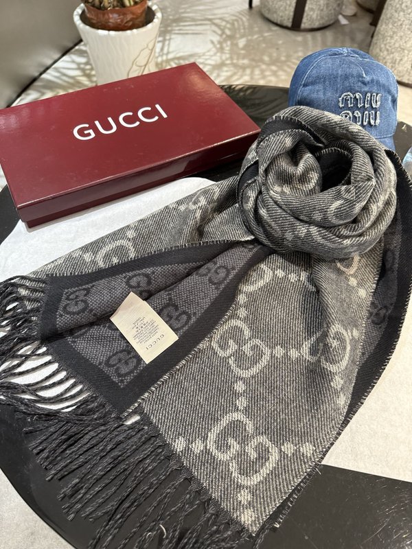 GUCCI 꽃무늬 양면 스카프 001-266761