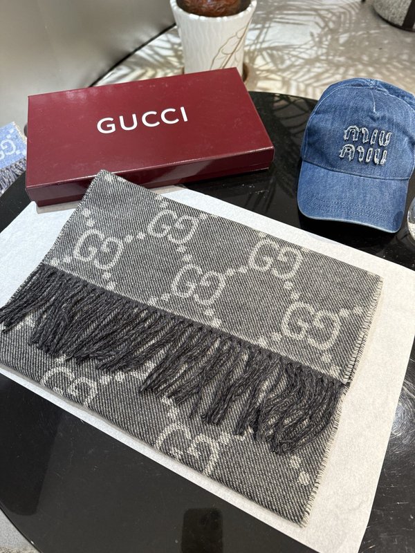 GUCCI 꽃무늬 양면 스카프 001-266761