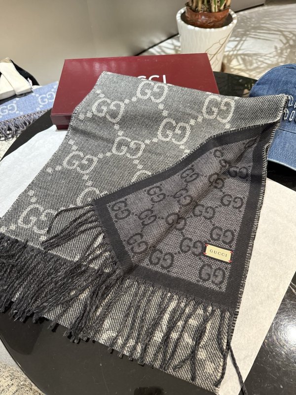 GUCCI 꽃무늬 양면 스카프 001-266761