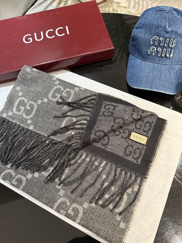 GUCCI 꽃무늬 양면 스카프 001-266761