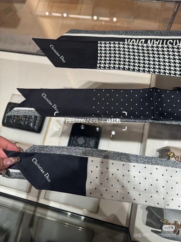 DIOR 디올 도트 스카프 001-267006