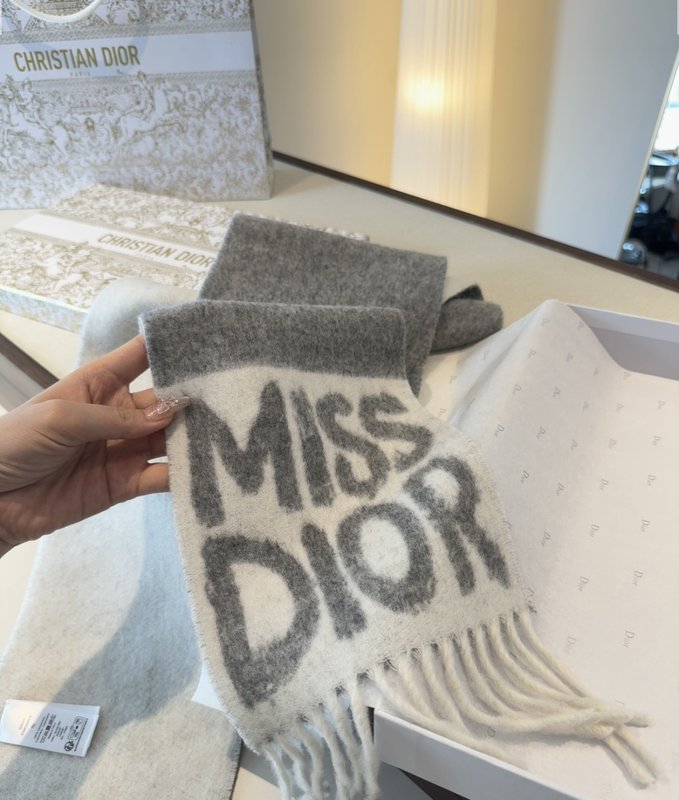 디올 Miss Dior Graffiti 캐시미어 머플러 001-267043