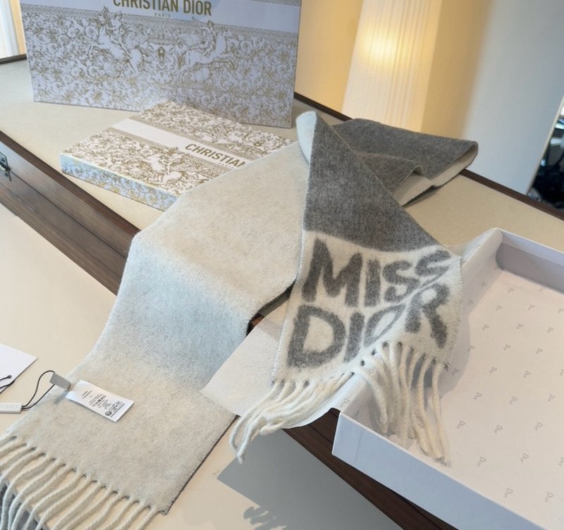 디올 Miss Dior Graffiti 캐시미어 머플러 001-267043