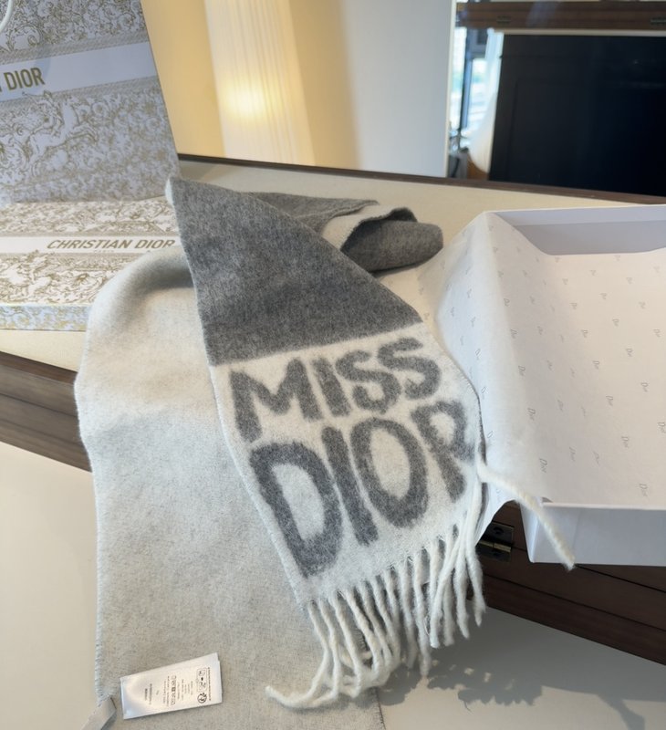디올 Miss Dior Graffiti 캐시미어 머플러 001-267043