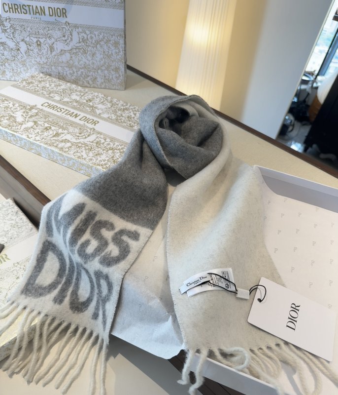 디올 Miss Dior Graffiti 캐시미어 머플러 001-267043