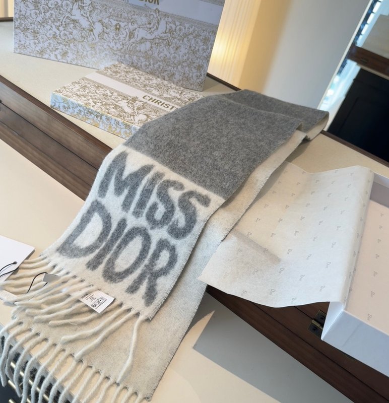 디올 Miss Dior Graffiti 캐시미어 머플러 001-267043