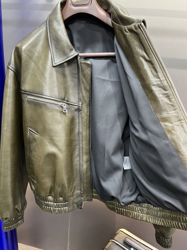 Acne Studios 카키색 턴다운 칼라 양가죽 자켓 001-268097